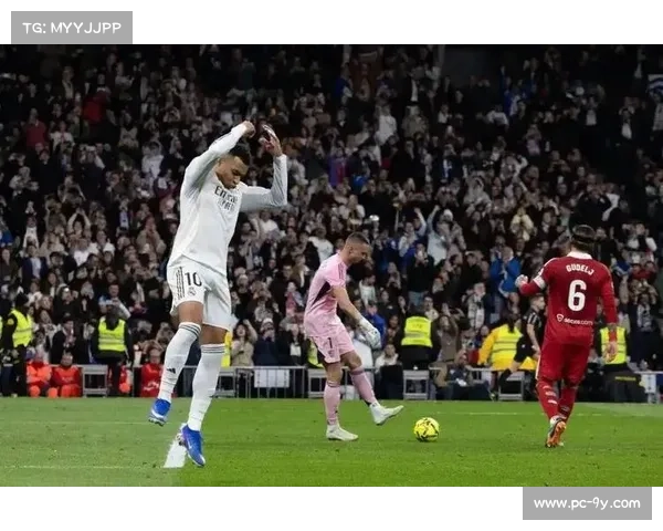 姆巴佩点射追平C罗自然年进球纪录，皇马2-0轻取比利亚雷亚尔